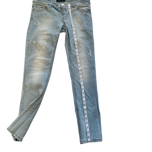 Forever 21 Distressed Lightwash Stretch Skinny Jeans 28 - Picture 9 of 10